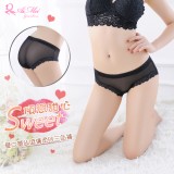 《AIMEI GIAREN》傾戀甜心！愛心蕾絲滾邊柔紗三角褲﹝黑﹞