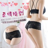 《AIMEI GIAREN》柔情時刻！收腹透氣緹花蕾絲中腰平角內褲﹝黑﹞
